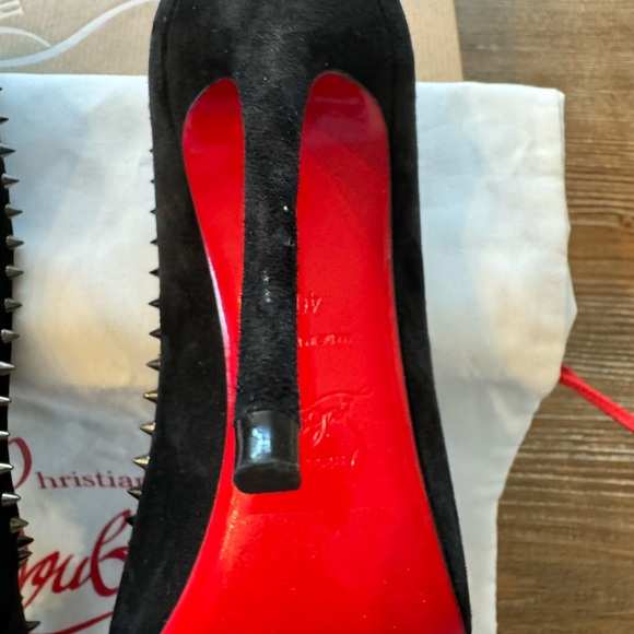 Christian Louboutin's Duvette Spikes pumps European size 40






Made in Italy - Picture 7 of 12